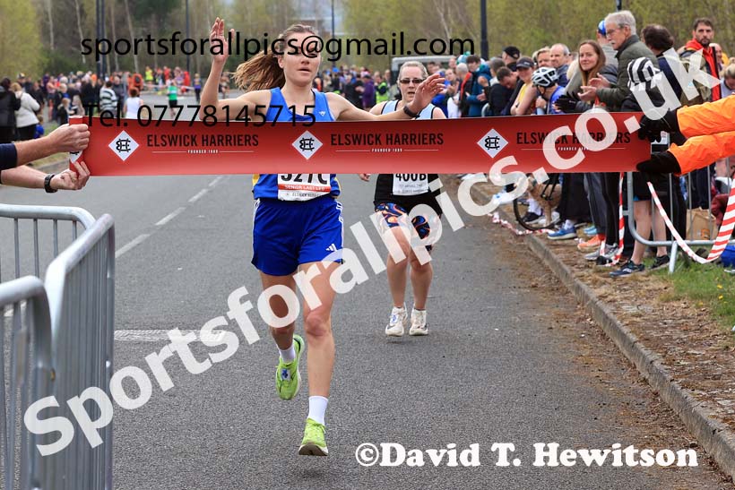 SSenior womens relay, 2025 Elswick Harriers Good Friday Road Relays, Newburn, Newcastle upon Tyne. Photo: David T. Hewitson/Sports for All Pics